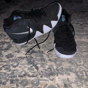 Men’s size 9 Kyrie Basketball shoes